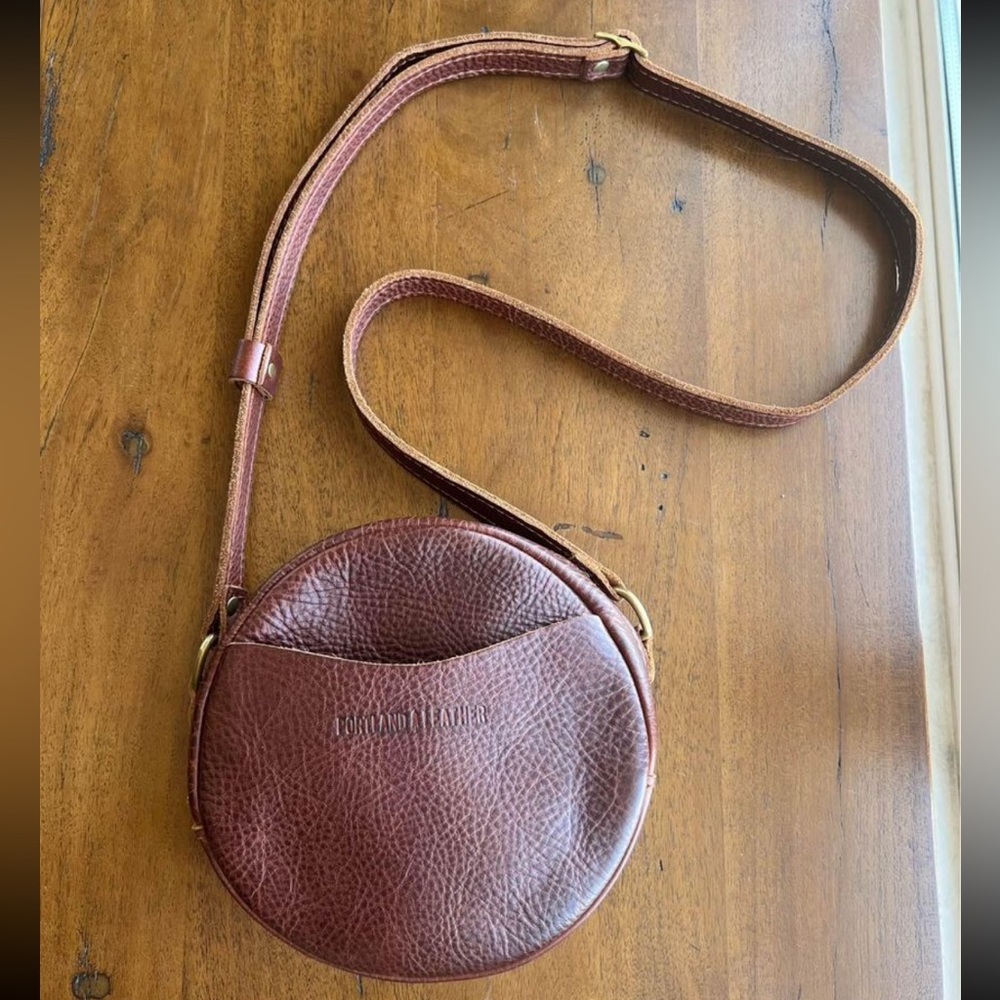 Portland Leather Circle Crossbody Purse in Nutmeg